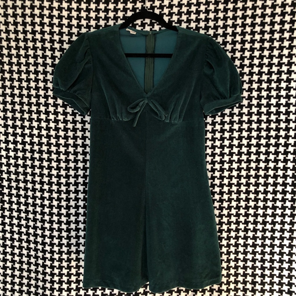 Vintage 70s velveteen babydoll mini dress with bow accent. Size XS.